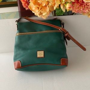 Nice women bag, beautiful. To use anywhere